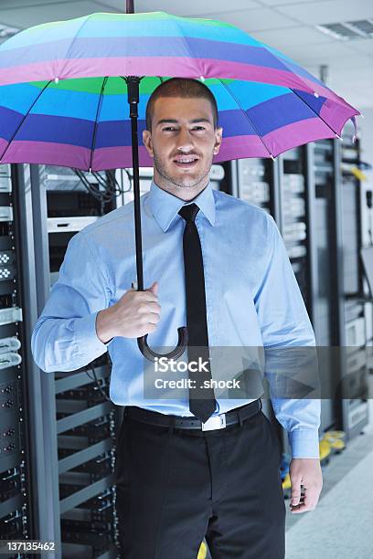 ビジネスマン保留の傘のサーバールーム - eコマースのストックフォトや画像を多数ご用意 - eコマース, アイデア, インターネット