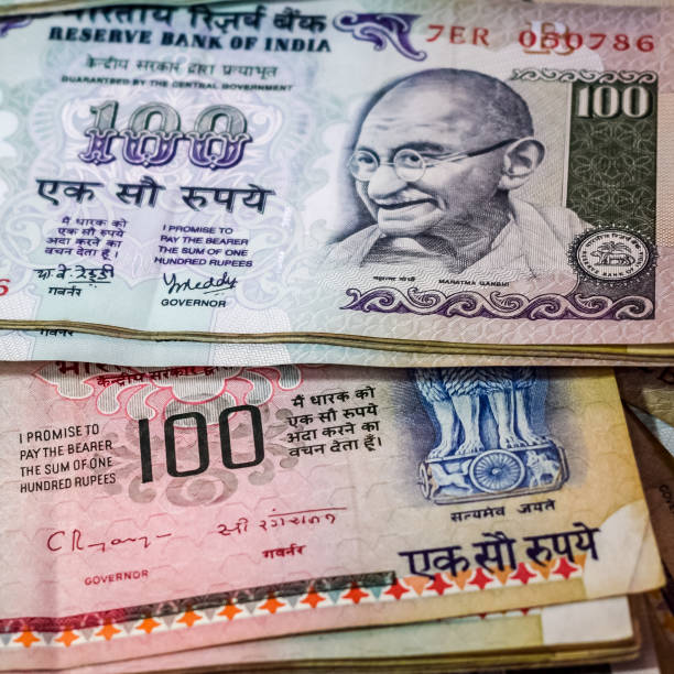 istock Old One Hundred Rupee notes combined on the table, India money on the rotating table. Old Indian Currency notes on a rotating table, Indian Currency on the table 1371359527