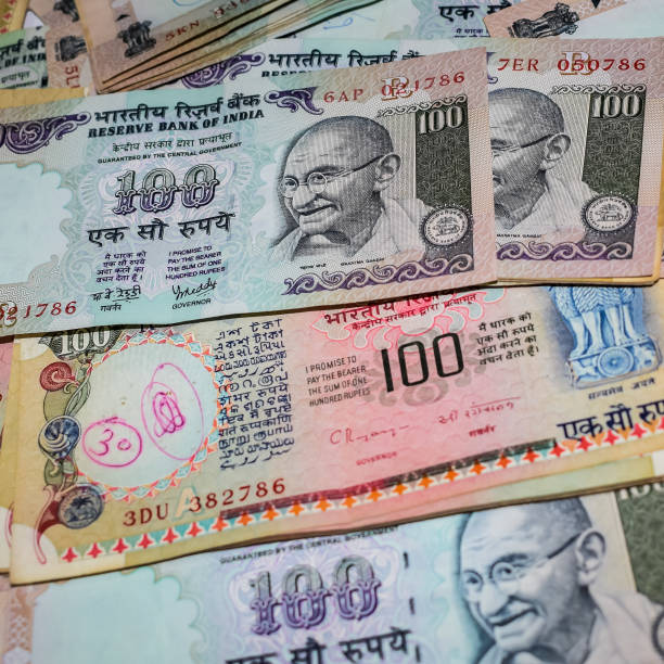 istock Old One Hundred Rupee notes combined on the table, India money on the rotating table. Old Indian Currency notes on a rotating table, Indian Currency on the table 1371359531