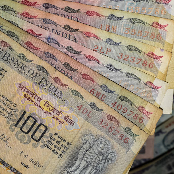 istock Old One Hundred Rupee notes combined on the table, India money on the rotating table. Old Indian Currency notes on a rotating table, Indian Currency on the table 1371359535