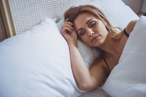 istock Girl in the morning 1371370997