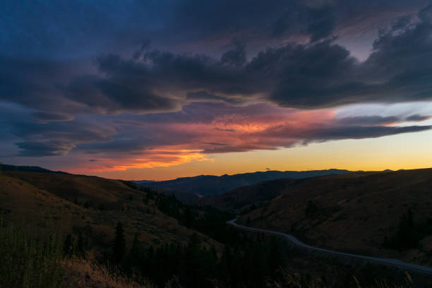 istock Washington Sunset Fading Over Mountains 1371373801