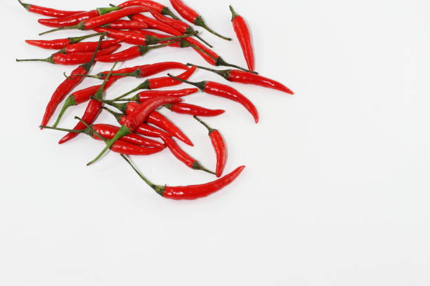 2Pcs Artificial Chili Stems Faux Pepper Bouquet Decoration Vibrant Plastic Chili Branches For Home Decor DIY Crafts Weddings Parties Realistic Visual Effect Reusable And Easy Care
