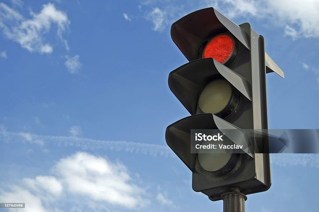 Cor vermelha no semáforo - Foto de stock de Semáforo royalty-free