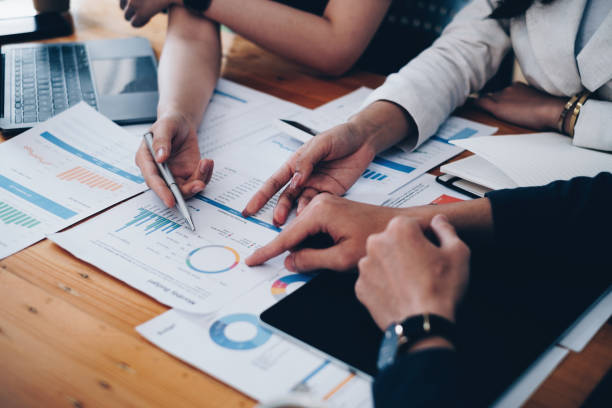 istock Analytics intelligence concept. Group of business people discuss current financial and economic on laptop for investment at the meeting. 1371414674