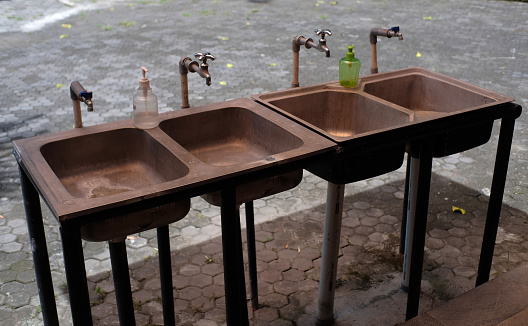 The simple sink is worn out and is rarely used
