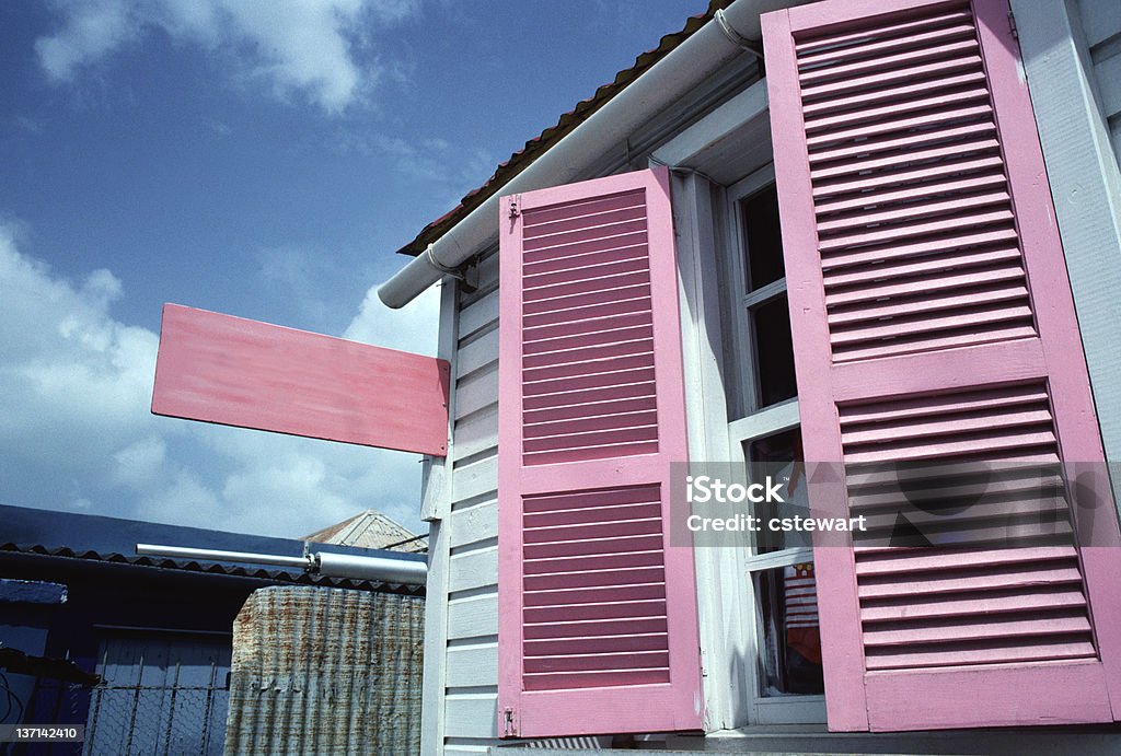 ピンクシャターズと掲示板 - アンティグアバーブーダのロイヤリティフリーストックフォト