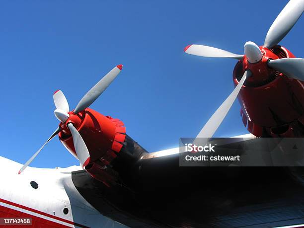 Propellers Con Camas Gemelas Foto de stock y más banco de imágenes de Aerial Firefighting - Aerial Firefighting, Ala de avión, Avión