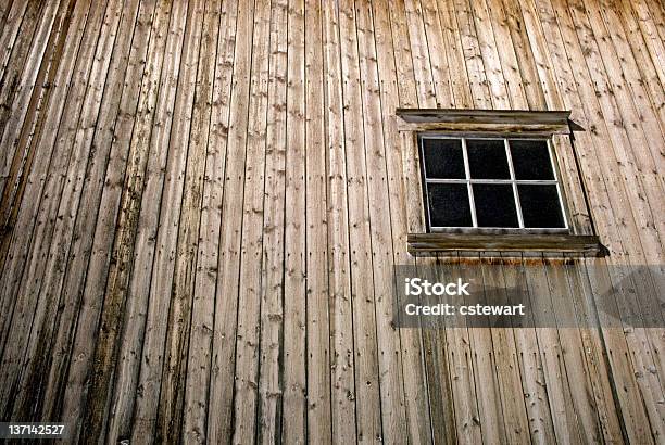 Широкая Стороны Barn — стоковые фотографии и другие картинки Амбар - Амбар, Окно, Старый