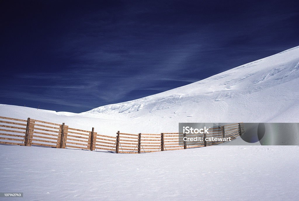 Snow Zaun, blauer Himmel, Schweizer Alpen - Lizenzfrei Zaun Stock-Foto