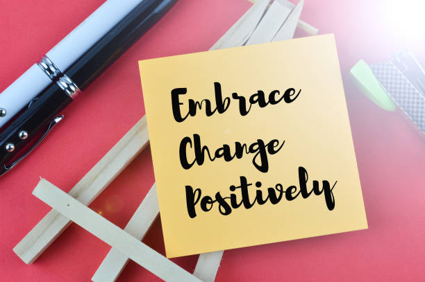 istock Memo note written with text EMBRACE CHANGE POSITIVELY. 1371461092