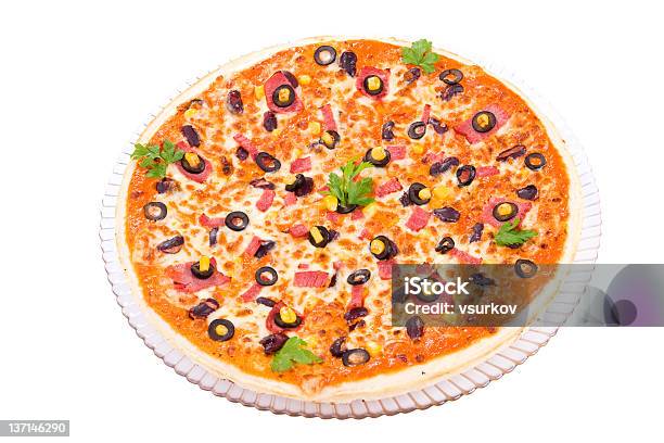 Pizza De Carne - Fotografias de stock e mais imagens de Almoço - Almoço, Azeitona, Bacon