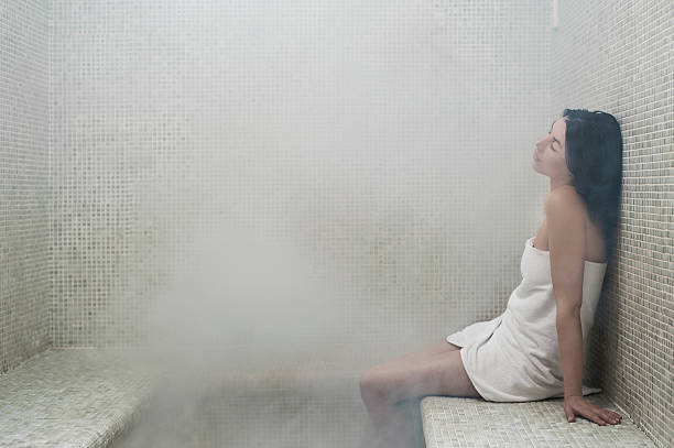 sauna a vapor - bathtub women relaxation bathroom - fotografias e filmes do acervo