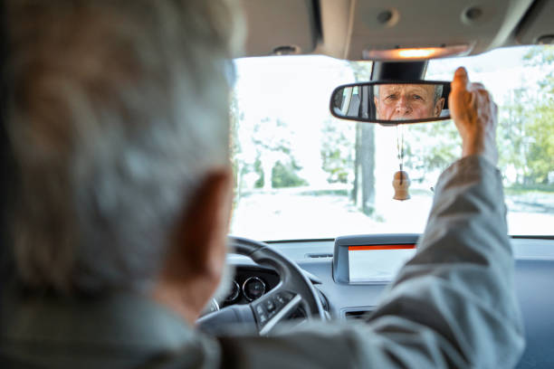 senior driving a car einstellung rückspiegel - rear view mirror car mirror rear view stock-fotos und bilder