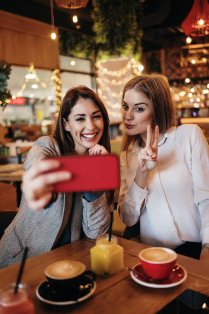istock Two best friends in restaurant 1371485394