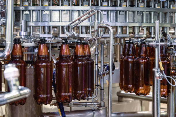 istock Automatic filling machine, lots of plastic bottles filled with beer 1371501142