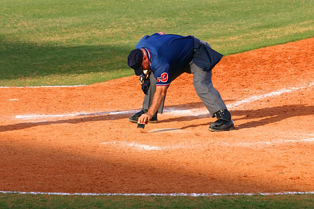 sędzia baseballowy - home base base plate baseball umpire zdjęcia i obrazy z banku zdjęć