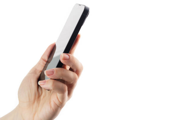 apple 13 smartphone móvel na mão isolado em fundo branco, rússia, moscou, 4 de fevereiro de 2022 - smart phone iphone women mobile phone - fotografias e filmes do acervo