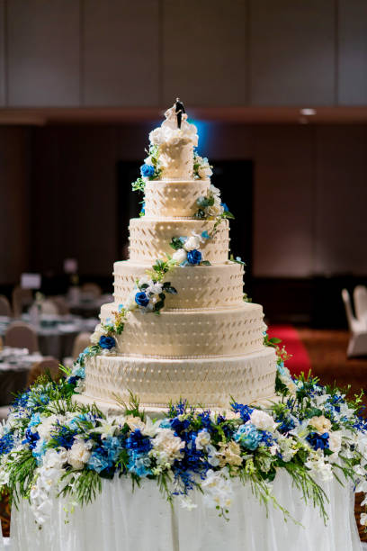 istock Beautiful wedding cake with blur background 1371539306