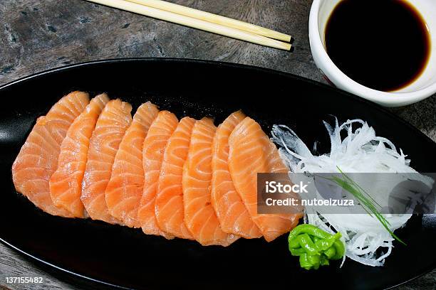 Salmone Su Un Piatto - Fotografie stock e altre immagini di Alimento affumicato - Alimento affumicato, Braciola, Cena