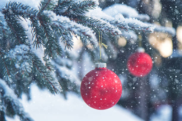 istock Snowy Merry Christmas Baubles 1371566641