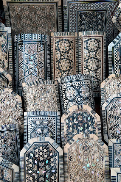 nácar cajas al bazar khan al khalili en el cairo: - el khalili fotografías e imágenes de stock