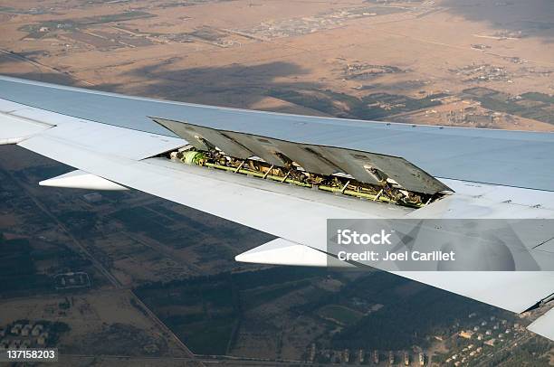 Foto de Levantou Wing Spoiler No Jet Descer No Cairo Egito e mais fotos de stock de Asa de aeronave