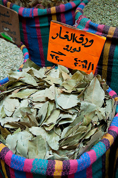 spice folhas pelo khan el-khalili bazar do cairo, egito - el khalili - fotografias e filmes do acervo