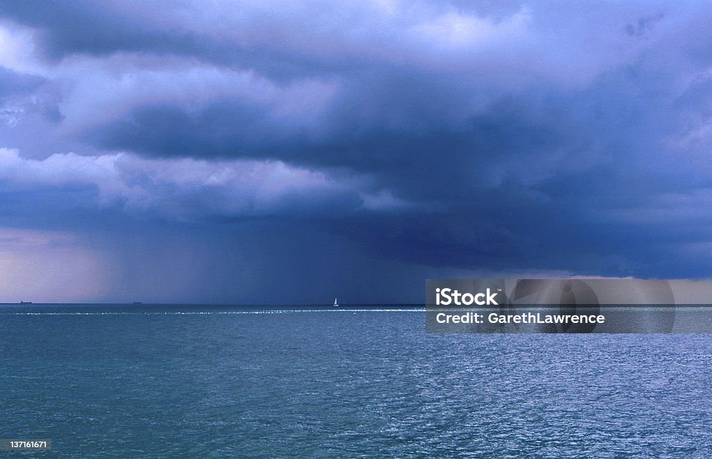 Subitamente tempestade no mar - Foto de stock de Azul royalty-free