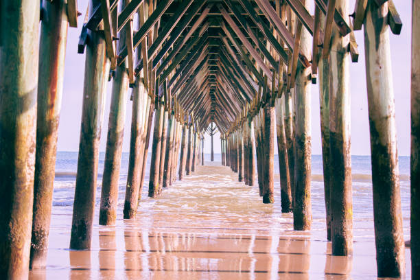 istock Fishing Pier on Topsail Island 1371631481