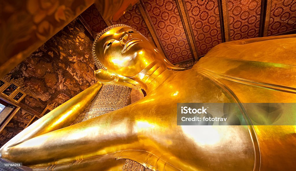 Золотой Лежащий Будда, Bangkok - Стоковые фото UNESCO - Organised Group роялти-фри