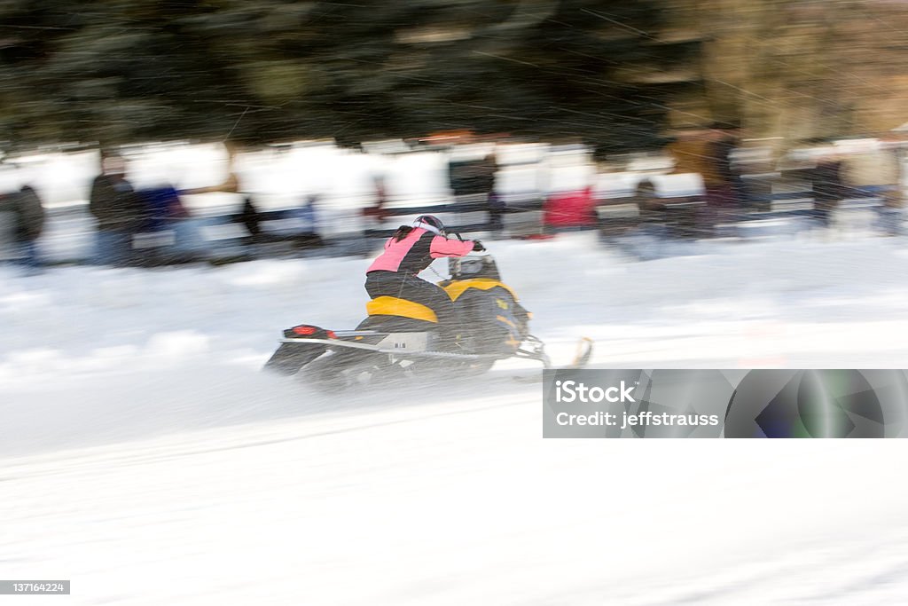 Corrida de snowmobile - Foto de stock de Adulto royalty-free