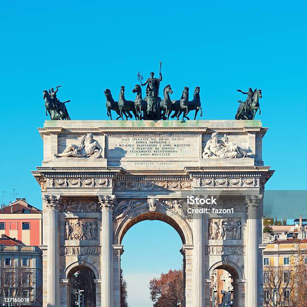 Arco De Paz Milan Italia Foto de stock y más banco de imágenes de Aire libre - Aire libre, Arco - Característica arquitectónica, Arquitectura