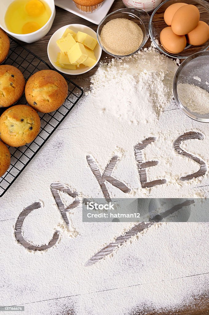 Torte con ingredienti - Foto stock royalty-free di Ambientazione interna