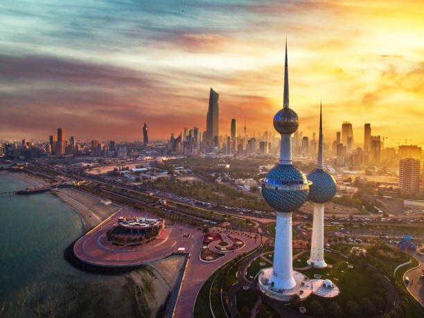 クウェートタワーでの豪華な夕日 - クウェート市 ストックフォトと画像