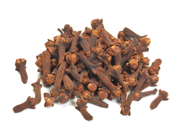 istock A heap of cloves on white background 1371732801