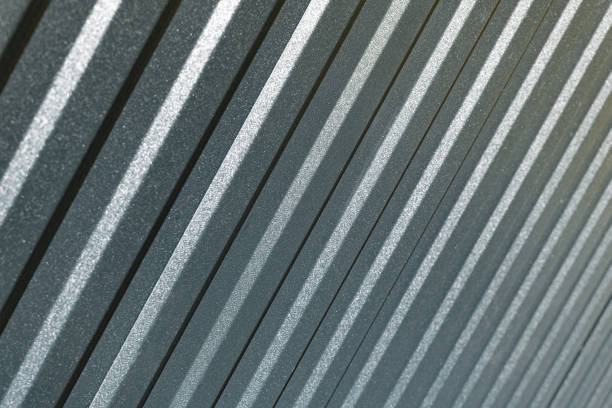 Background with diagonal lines of different sizes in black and white