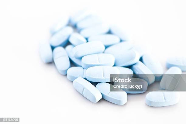 Azul Comprimido - Fotografias de stock e mais imagens de Azul - Azul, Comprimido, Cores