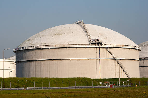 istock Oil reservoir 137175225
