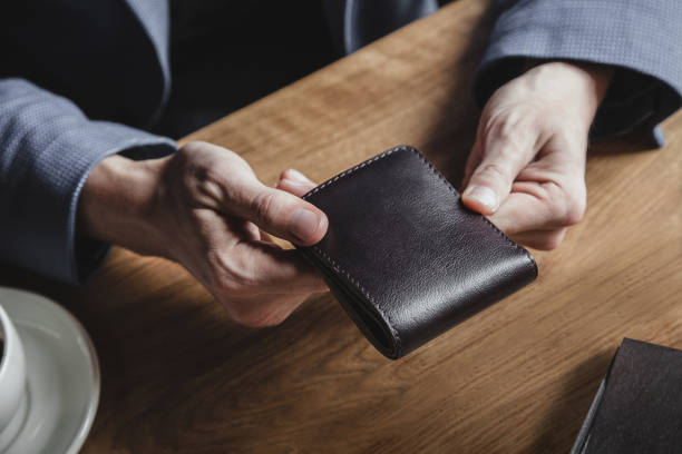 istock Business man at the table with a wallet 1371757401