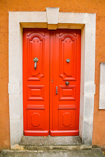 Red door in the village of Roussillon in the Luberon valley in Provence, France