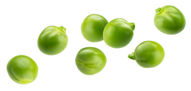 green peas isolated on white background - falling beans imagens e fotografias de stock