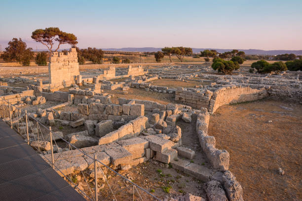 vista dall'alto degli scavi di egnazia in puglia (italia) - egnazia immagine foto e immagini stock