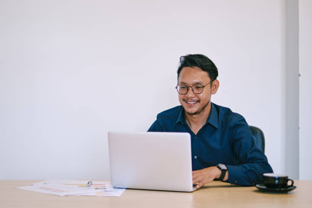 istock Asian businessman working using laptop in the office 1371781950