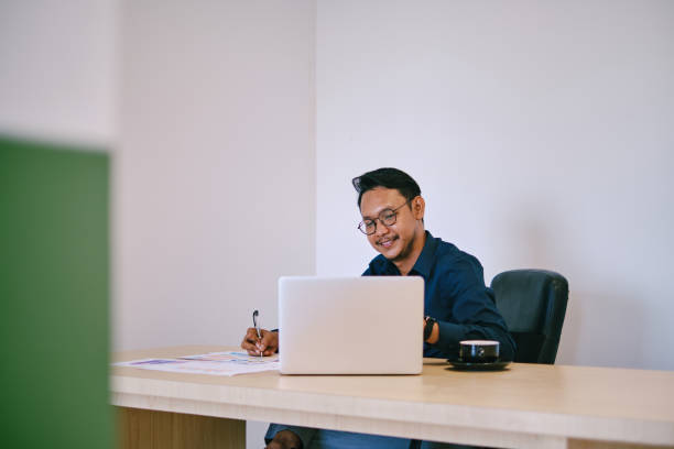 istock Asian businessman working using laptop in the office 1371781955