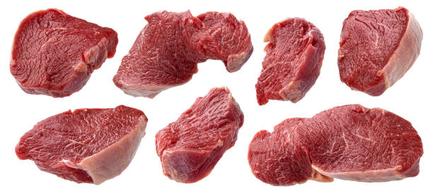 rohes rindfleischfleisch isoliert auf weißem hintergrund - stewing steak stock-fotos und bilder