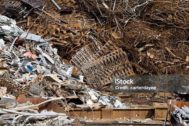 Foto de Pilhas De Restos De Metal Para Reciclagem E Conservação Ambiental e mais fotos de stock de Alumínio