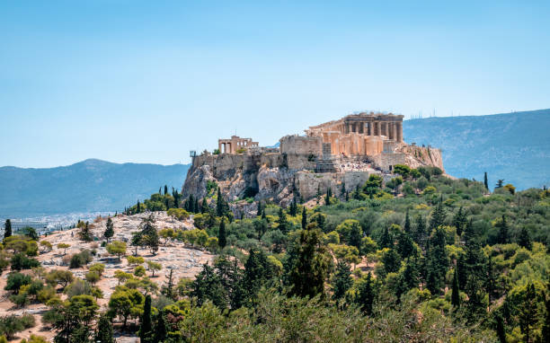 афинский акрополь, вид с pnyx. - nike стоковые фото и изображения