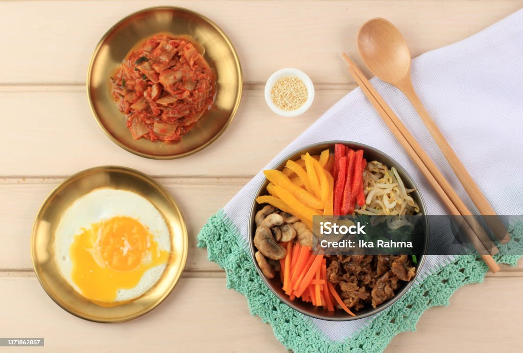 비빔밥 고기와 야채를 섞은 밥 김치와 한국 음식 보울에 대한 스톡 사진 및 기타 이미지 - 보울, 한국, 건강한 생활방식 ...