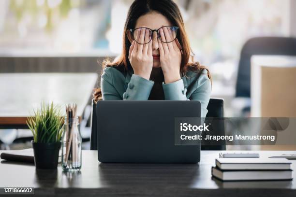 Concept Burnout Syndrome Business Woman Feels Uncomfortable Working Which Is Caused By Stress Accumulated From Unsuccessful Work And Less Resting Body Consult A Specialist Psychiatrist Stock Photo - Download Image Now